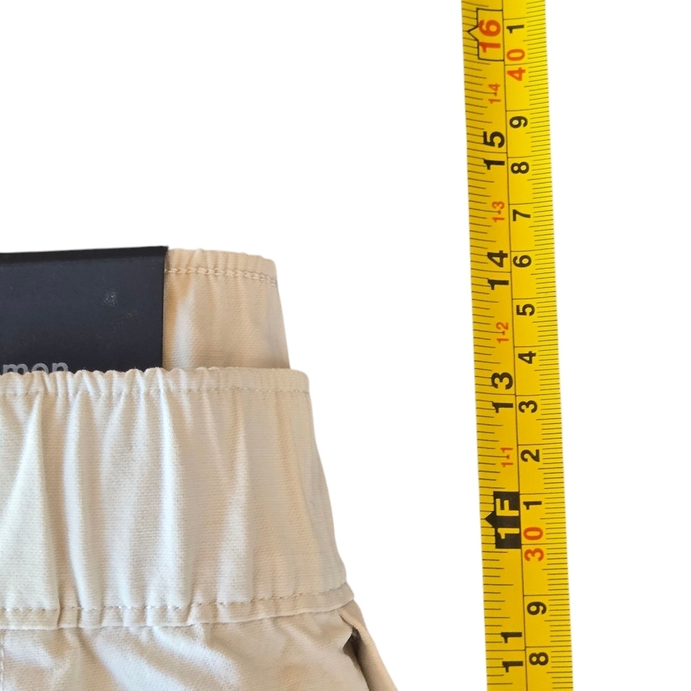 Lululemon Versa Twill Cargo Pocket Shorts Khaki Size Xl - Picture 5 of 11
